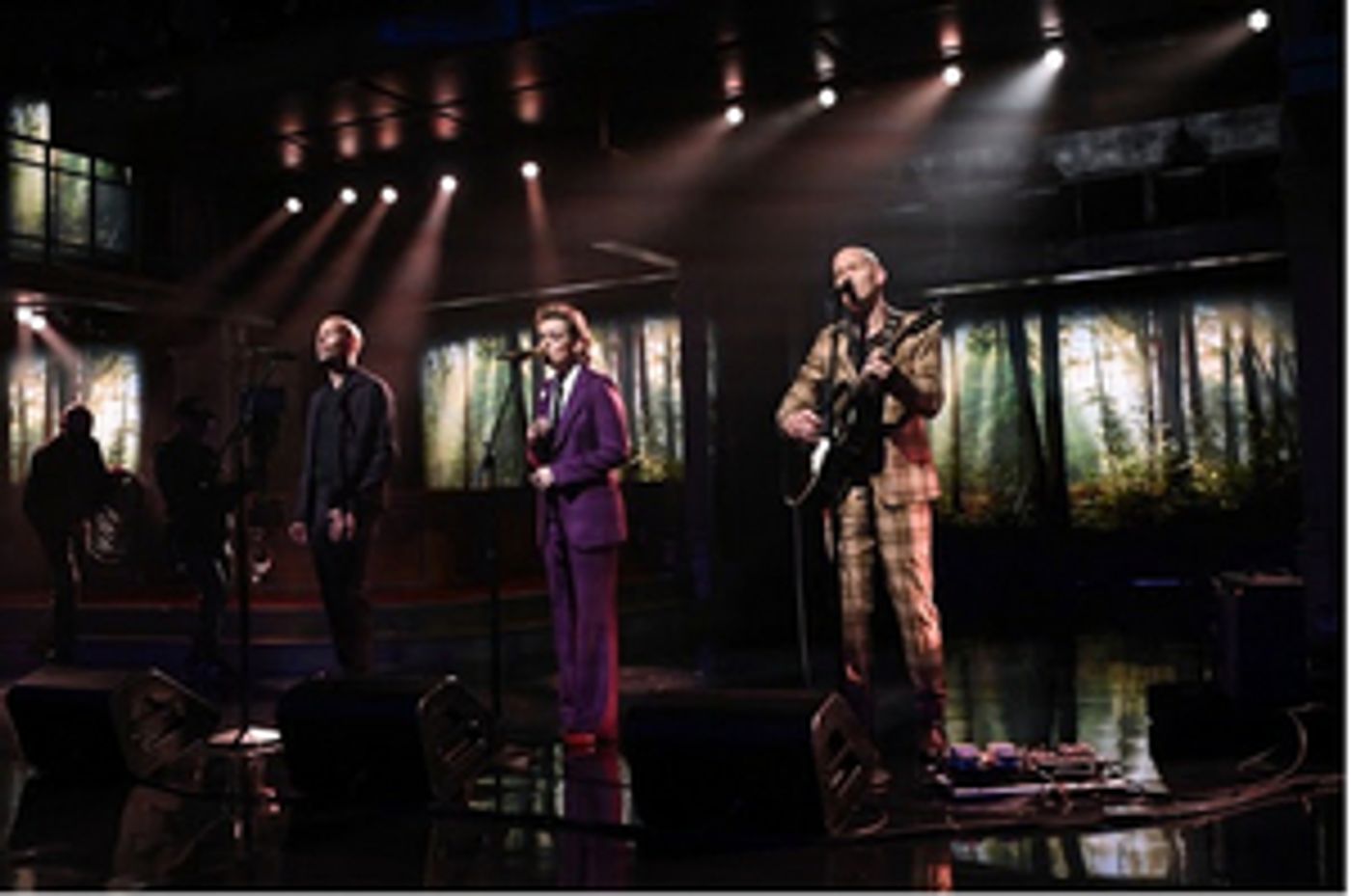 VIDEO: Brandi Carlile Performs 'This Time Tomorrow' on THE LATE SHOW  Image