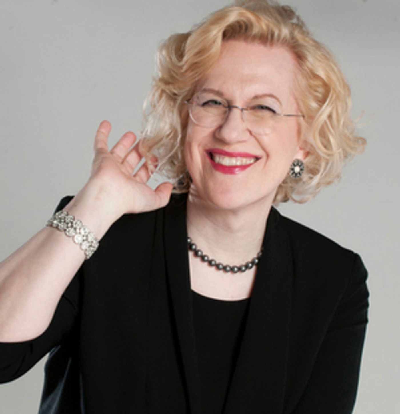 Celebrated Trans Classical Pianist Sara Davis Buechner Premieres Her New One Woman Show OF PIGS AND PIANOS  Image