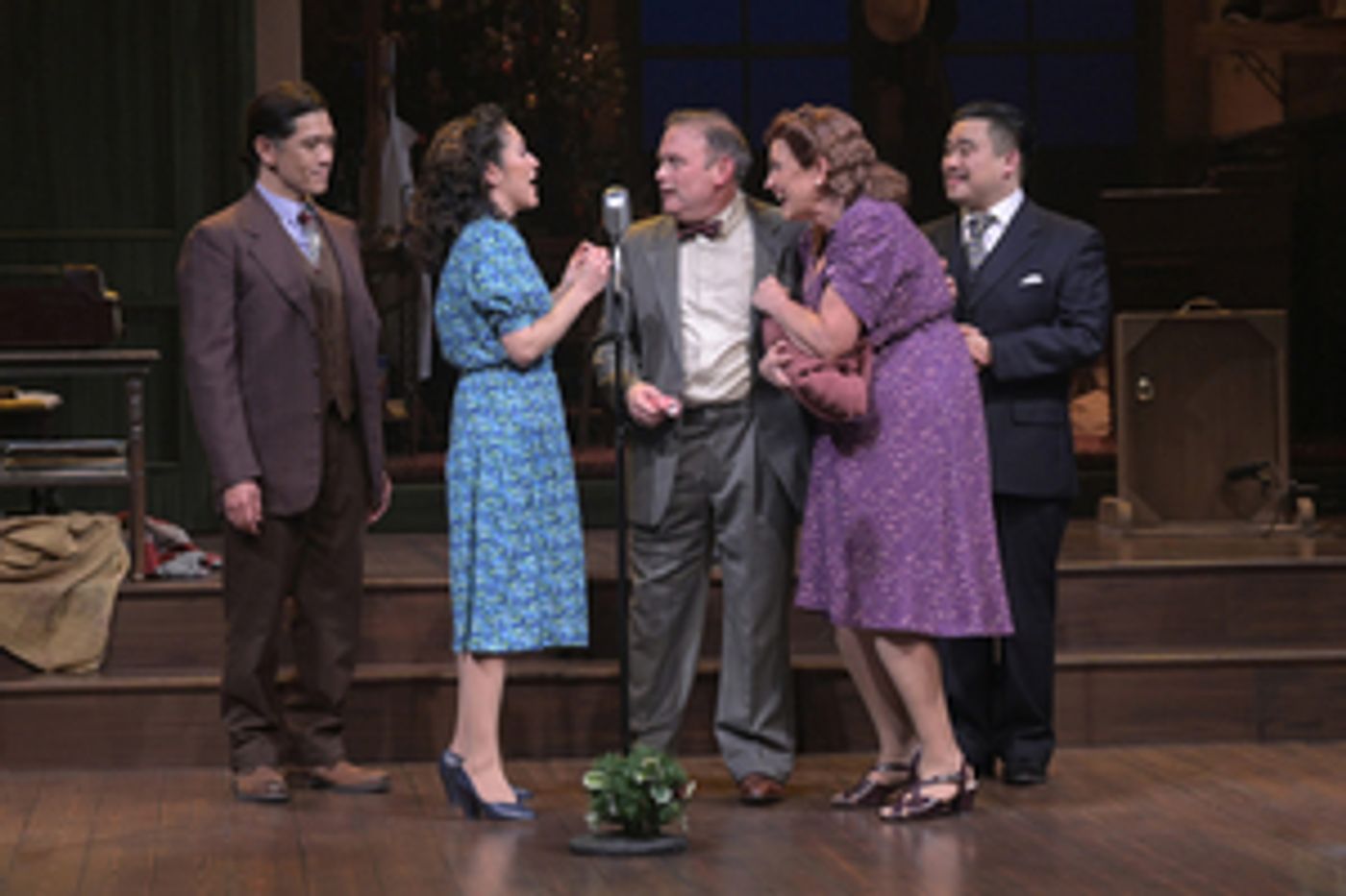 Review: IT'S A WONDERFUL LIFE: A LIVE RADIO PLAY at Lucie Stern Theatre  Image