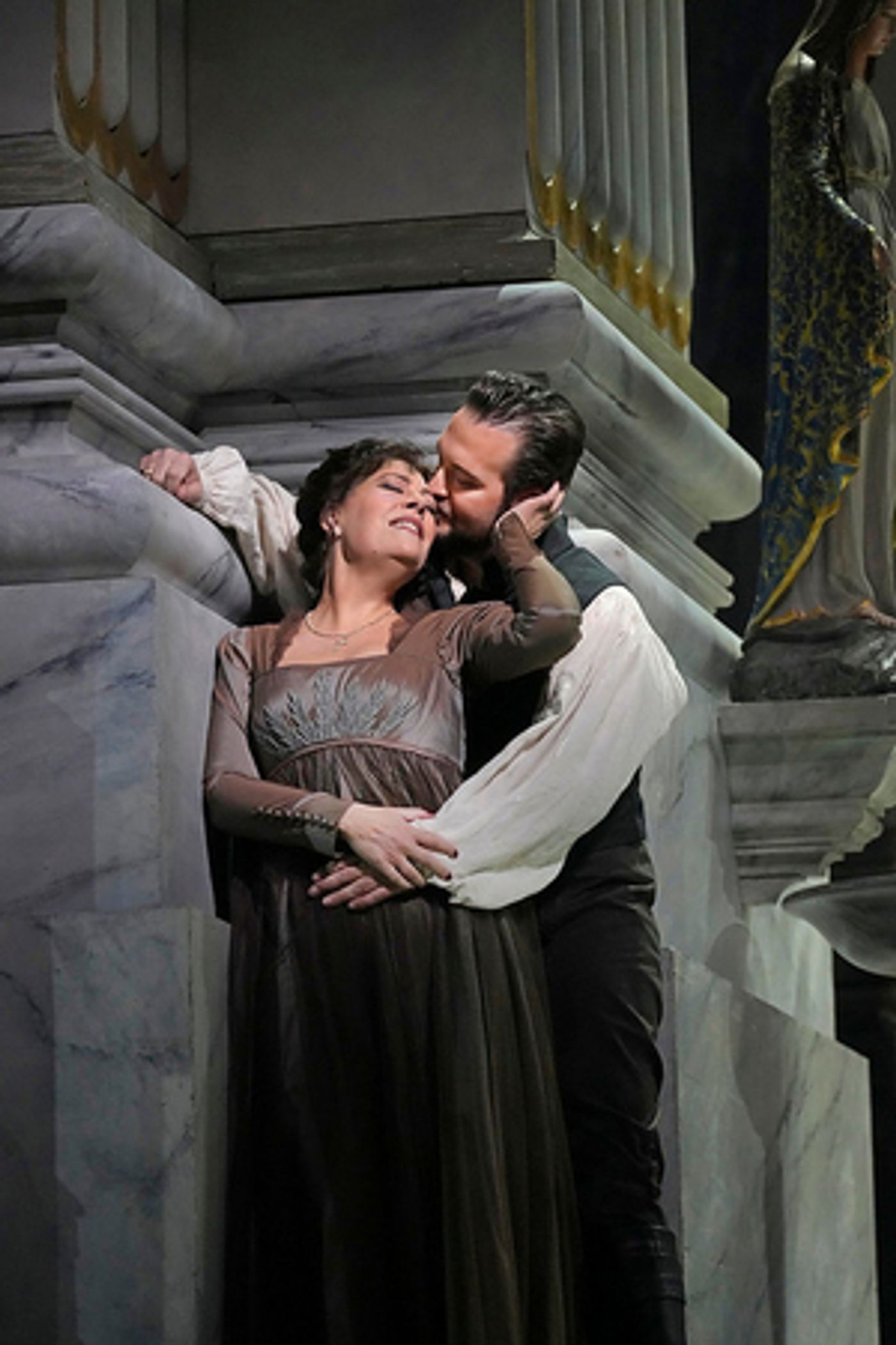 Review: Radvanovsky's TOSCA a Winner for the Met  Image