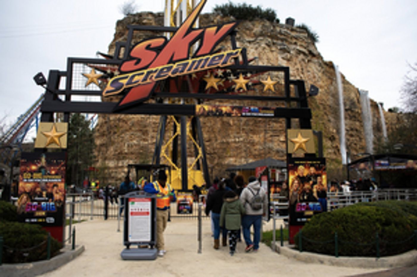 TBS & Six Flags Team Up For GO-BIG SHOW Experiences  Image