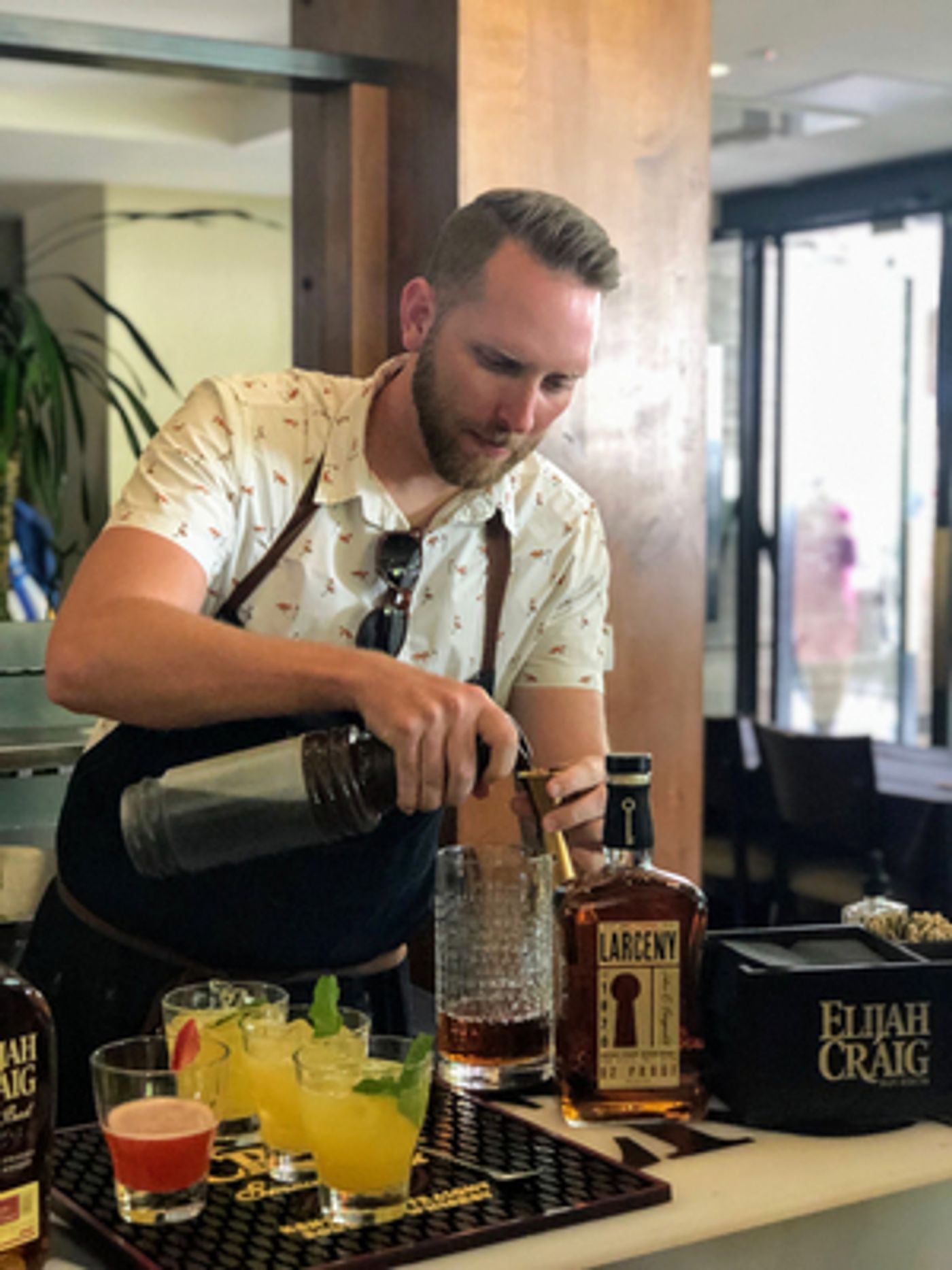 Master Mixologist Andrew Bateman of MARGARITAVILLE RESORT in Times Square  Image