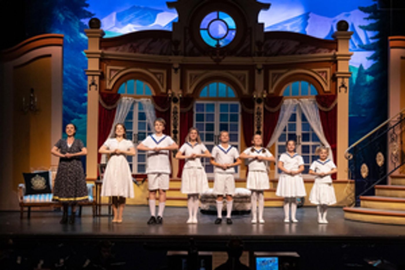 Review: THE SOUND OF MUSIC at Candlelight Dinner Playhouse  Image