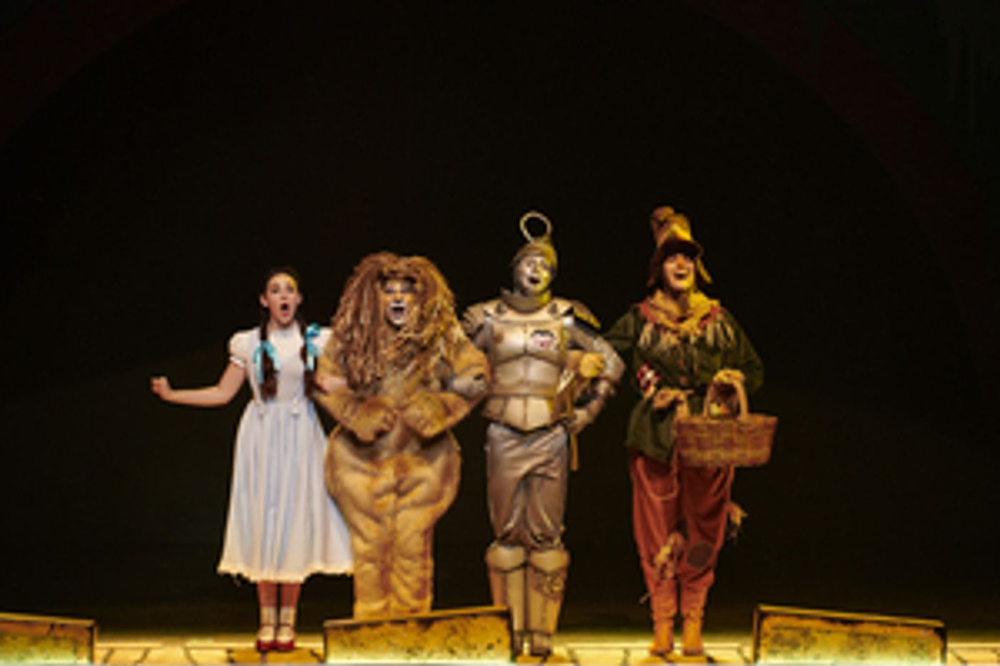 Review: THE WIZARD OF OZ at Crown Theatre  Image