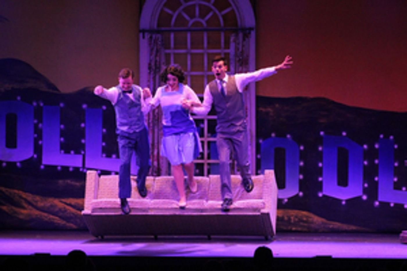 Review: SINGIN' IN THE RAIN at Broadway Palm  Image