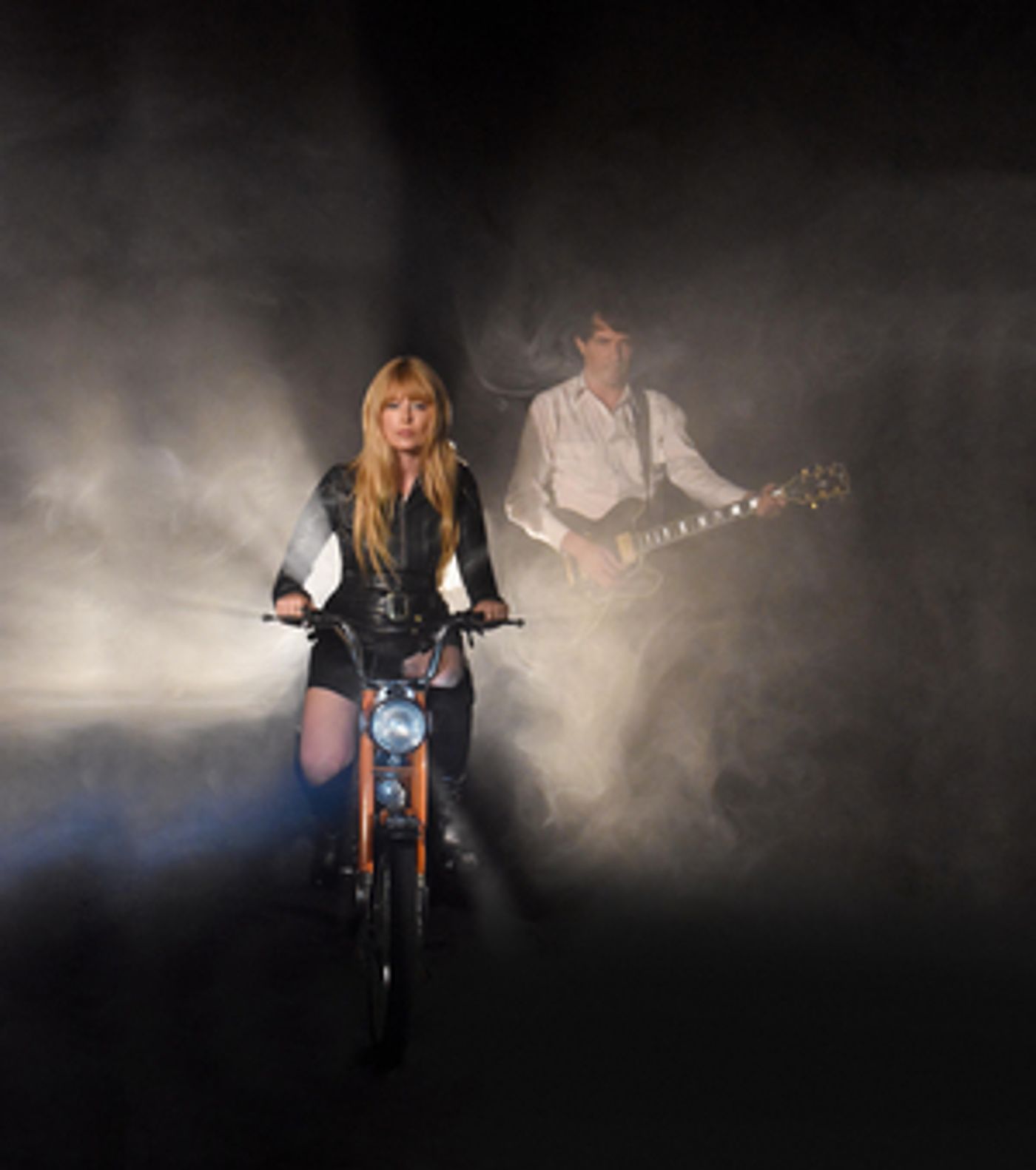 Daisy Glaze Share New Single 'Call Me Midnight' Daisy Glaze Share New Single 'Call Me Midnight' Image