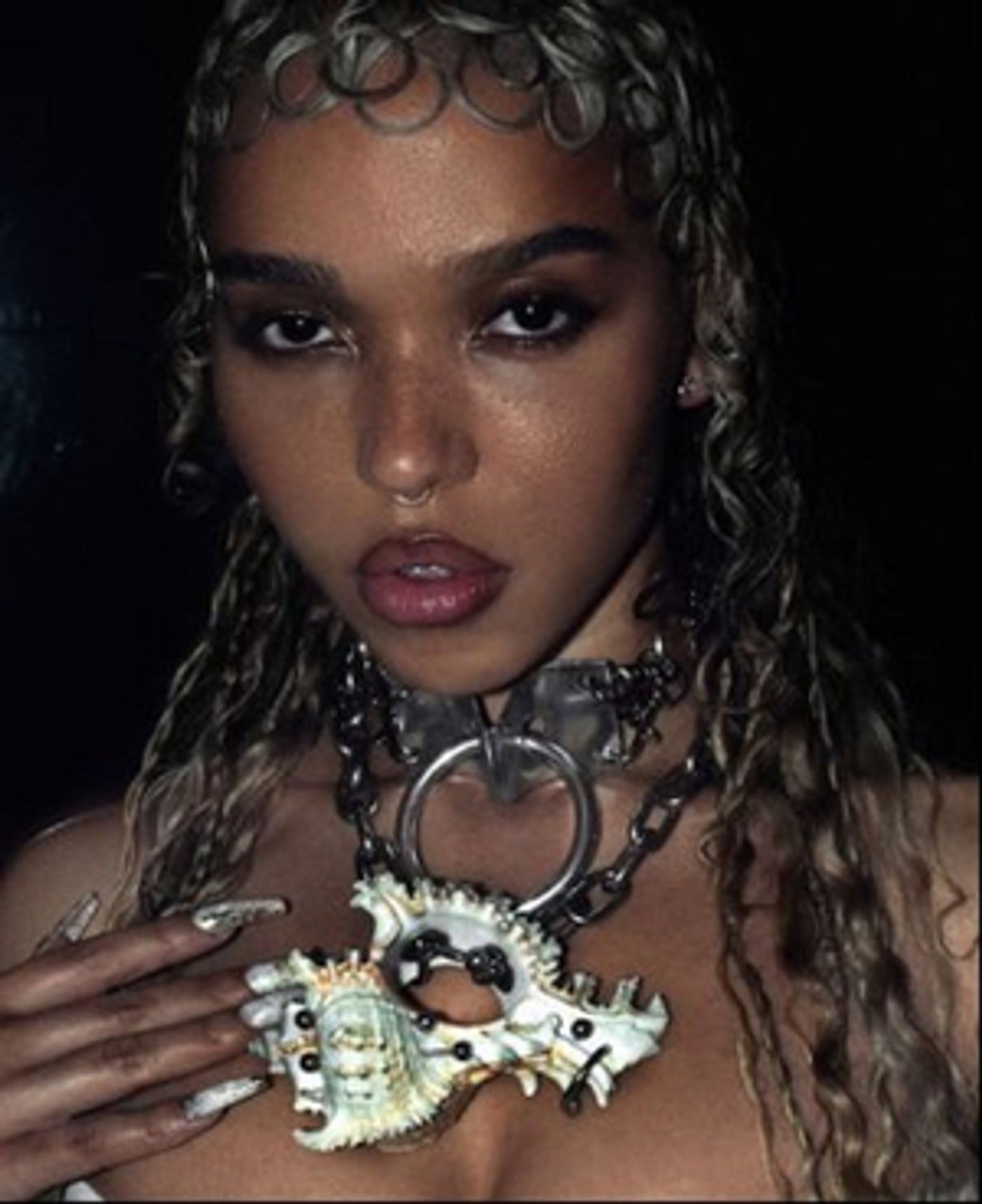 FKA twigs Releases New 'CAPRISONGS' Mixtape  Image