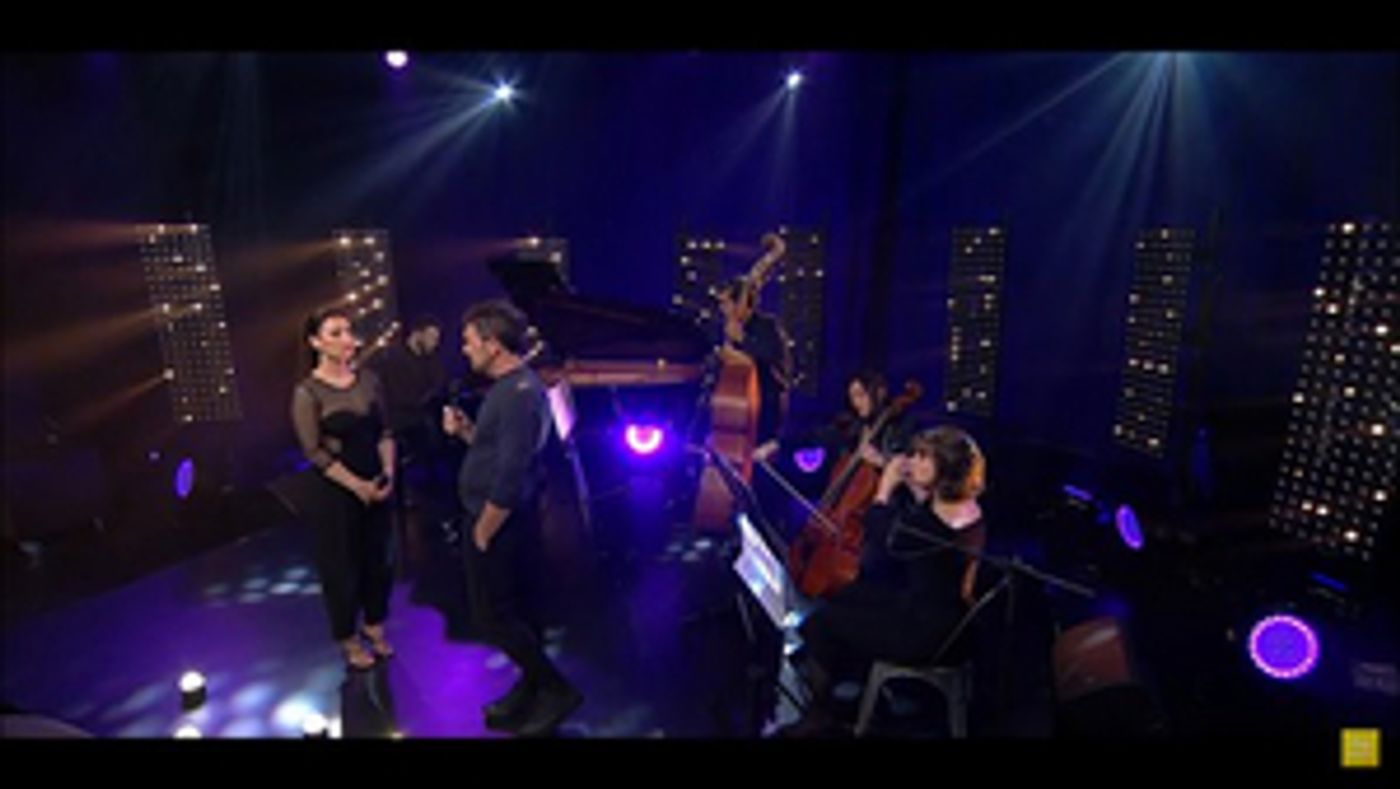 STAGE TUBE: Lorena Calero y Antonio Banderas cantan juntos en el estreno del programa LAS TRES PUERTAS  Image