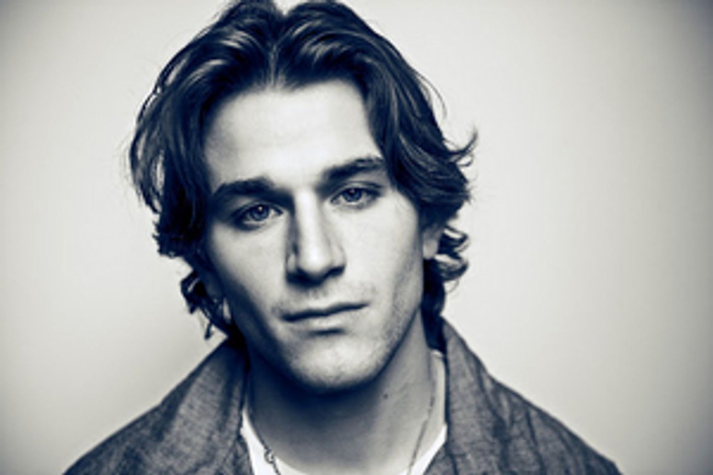 Jonah Kagen Shares New Single 'Drowning'  Image