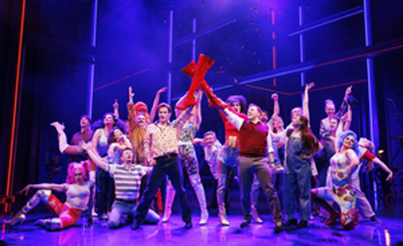 Review: KINKY BOOTS at DET NY TEATER  Image
