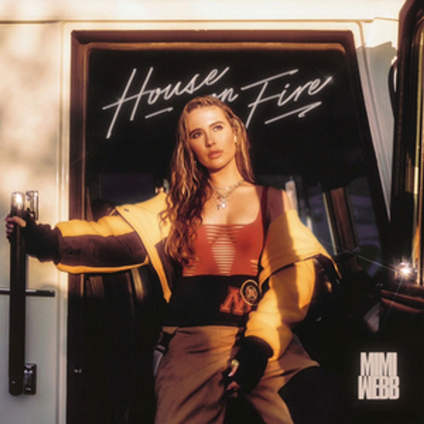 VIDEO: Mimi Webb Releases New 'House On Fire' Music Video  Image