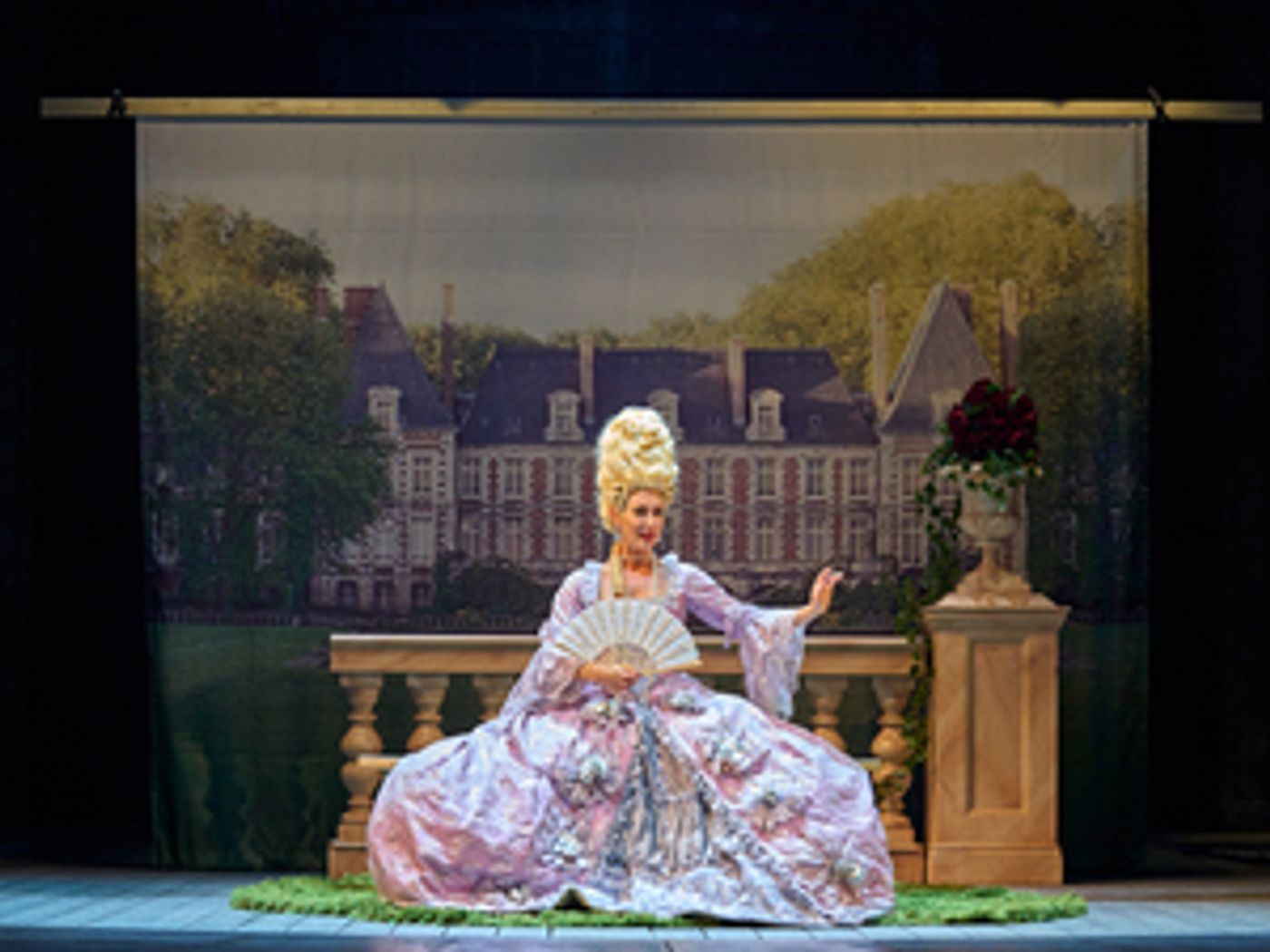 Faye Tozer Will Lead SINGIN' IN THE RAIN at The Marlowe Theatre, Canterbury Faye Tozer Will Lead SINGIN' IN THE RAIN at The Marlowe Theatre, Canterbury Image