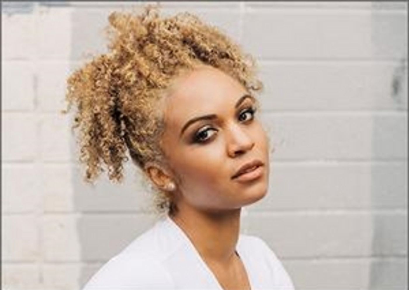 R&B Singer-Songwriter JADE Debuts Single 'Lucky Stars'  Image