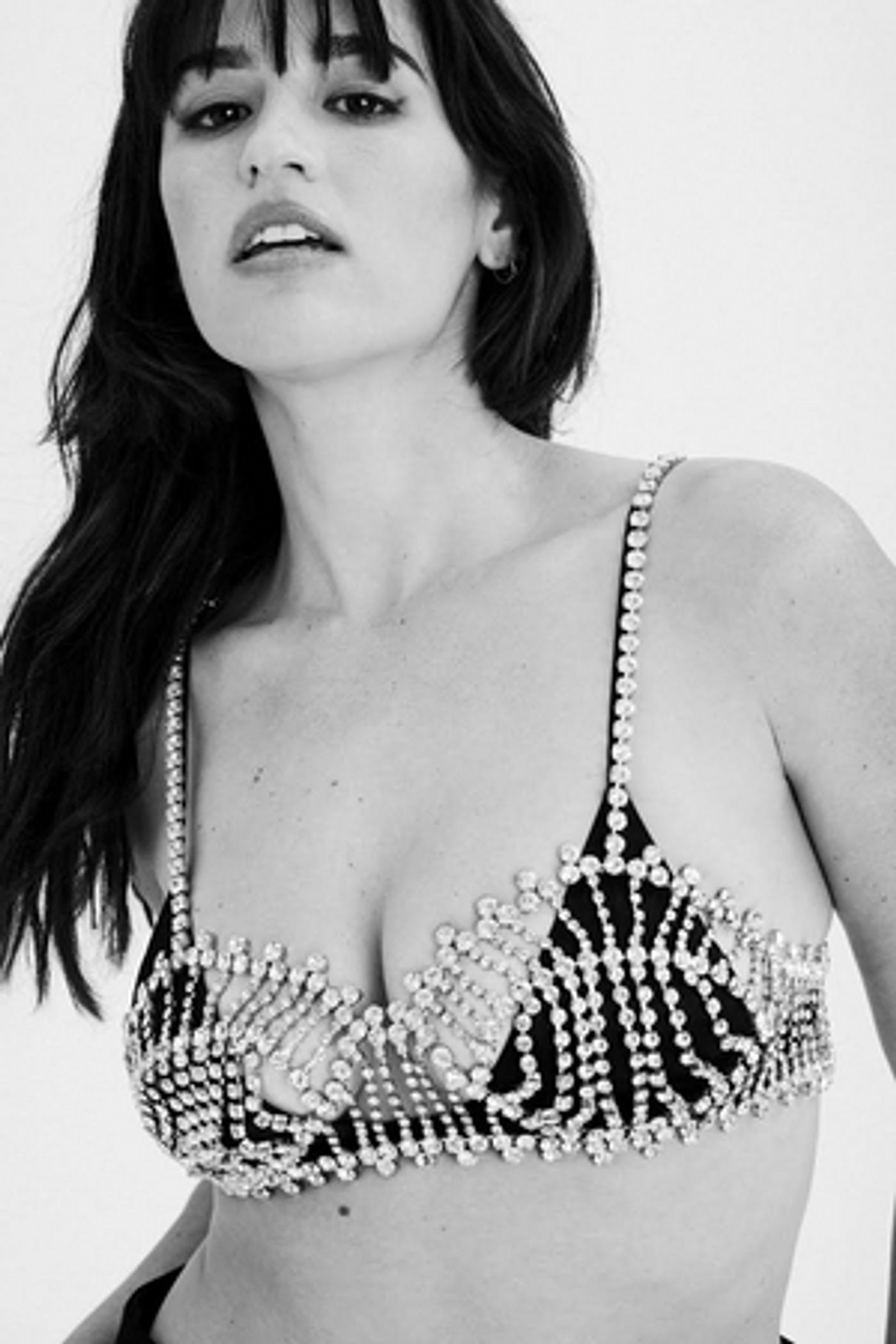 VIDEO: Rozzi Debuts 'fflow' Music Video  Image