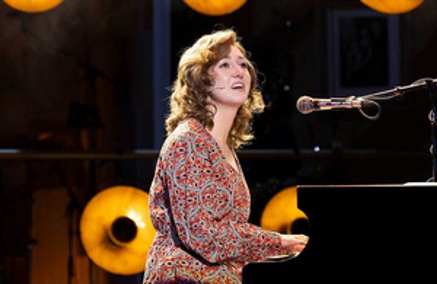 Review: BEAUTIFUL - THE CAROLE KING MUSICAL, Leicester Curve  Image