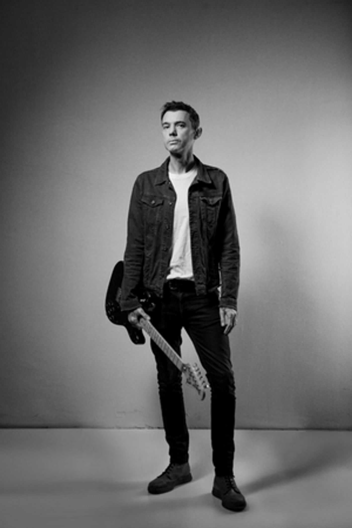 Jim Ward Announces 'Half A World Away (Live In Studio)'  Image