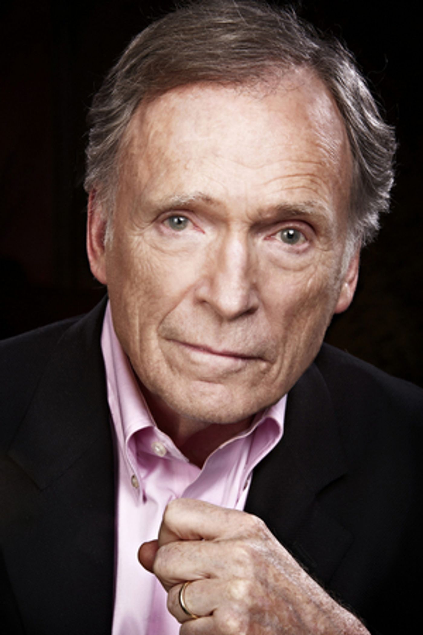 Dick Cavett to Receive WGAE's Evelyn F. Burkey Award at 2022 Writers Guild Awards  Image