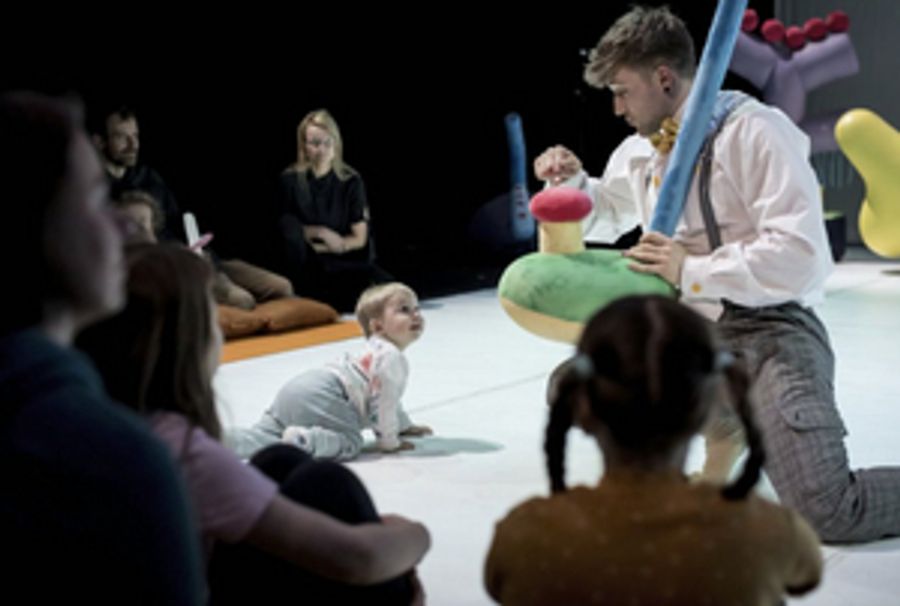 BABYLATERNA Begins at the National Theatre of Prague Today Image