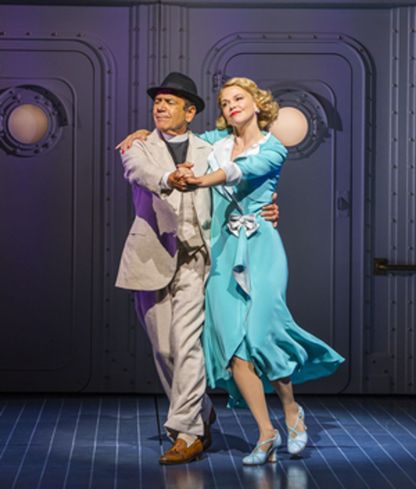 Review: ANYTHING GOES Starring Sutton Foster Hits the Big Screen  Image