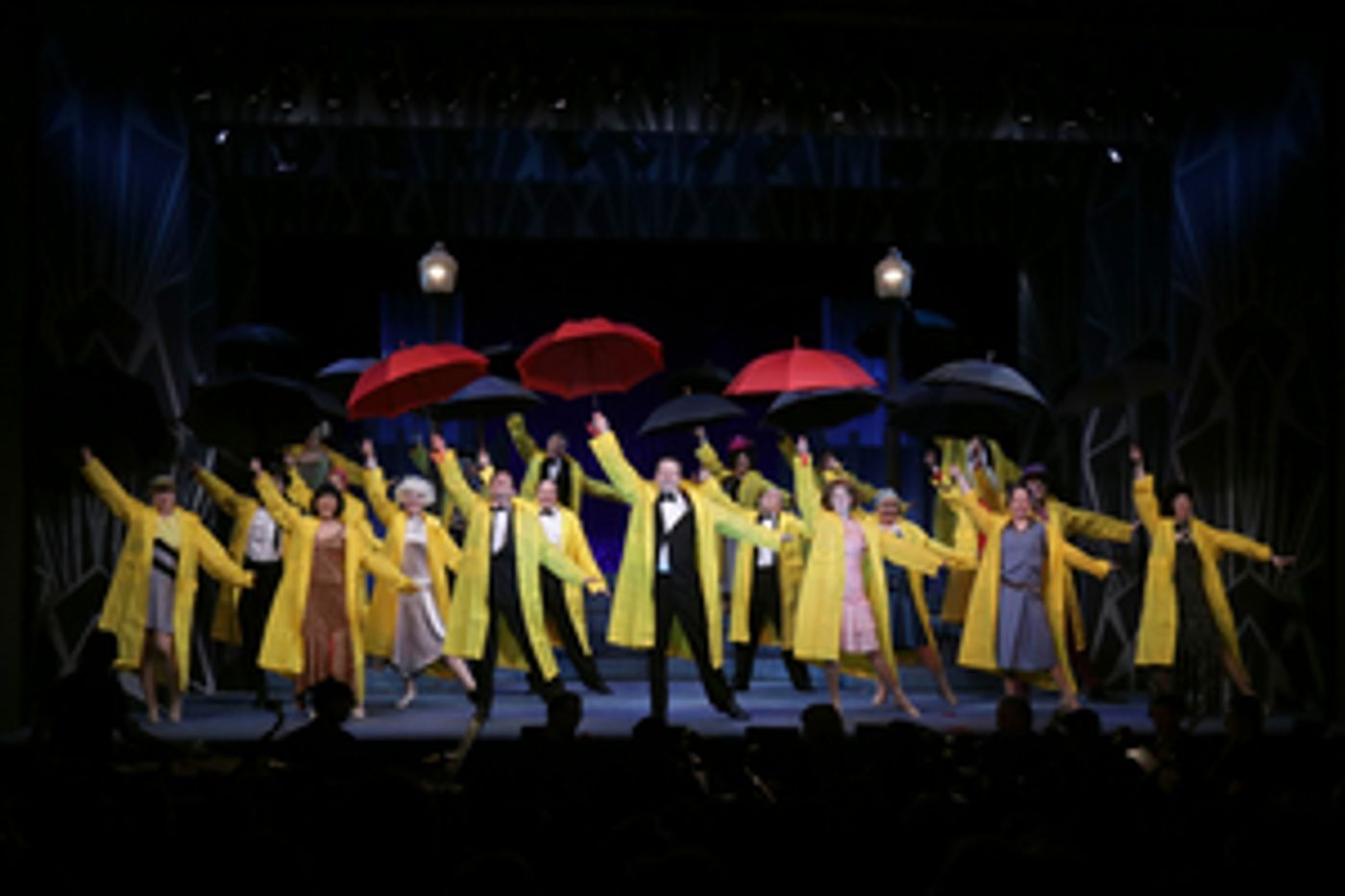 Review: SINGIN' IN THE RAIN at Des Moines Playhouse  Image