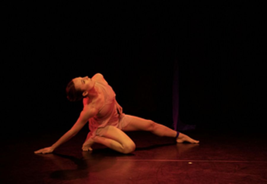 Amanda Selwyn Dance Theatre to Premiere THREADS  Image