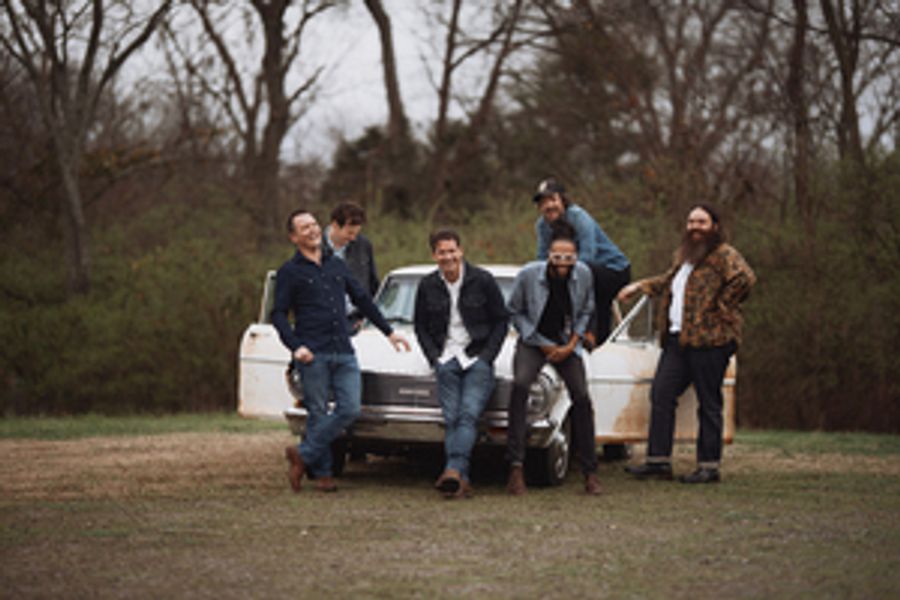 Old Crow Medicine Show Release New Single 'Gloryland' From New LP 'Paint This Town' Image