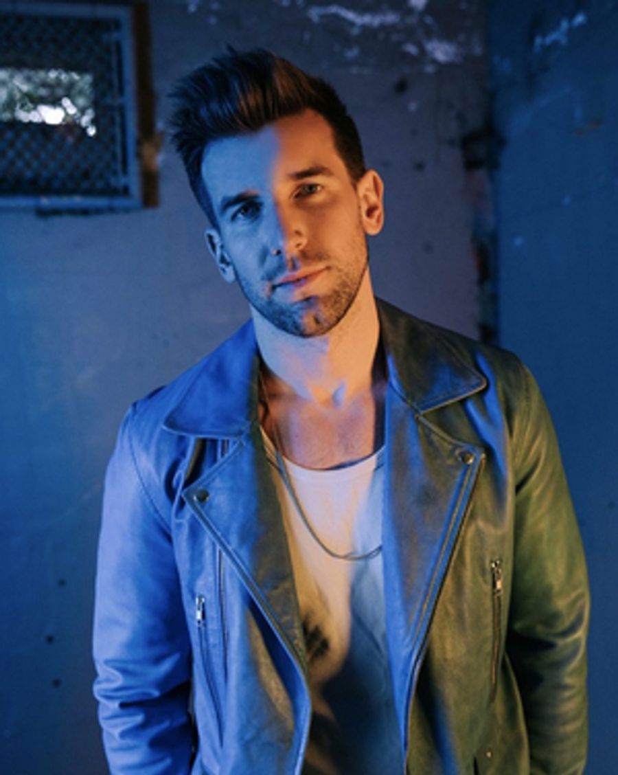 Max Frost Releases New Single 'Cool Kids' Image