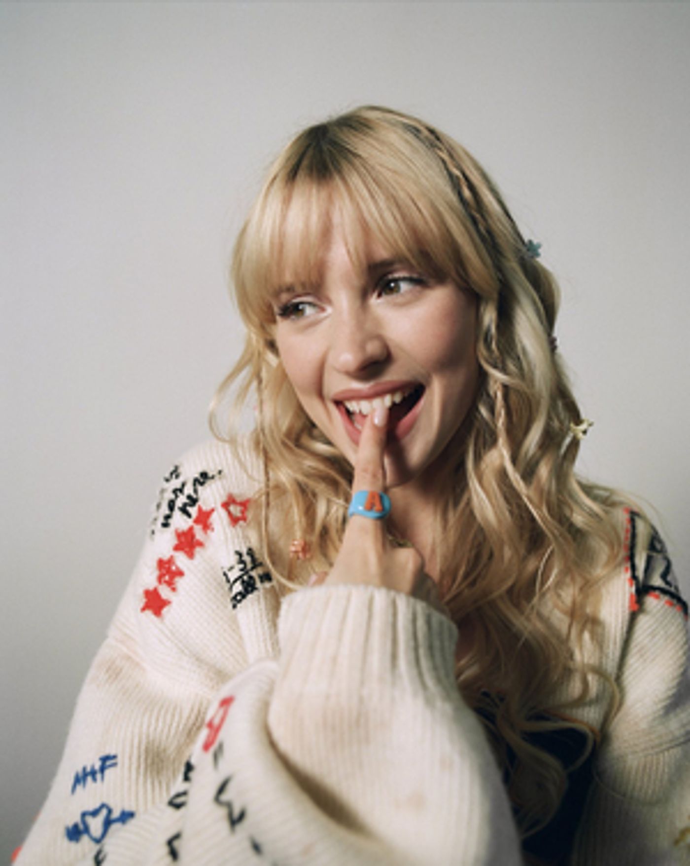 VIDEO: Belgian Pop Star Angèle Shares 'Libre' Video  Image