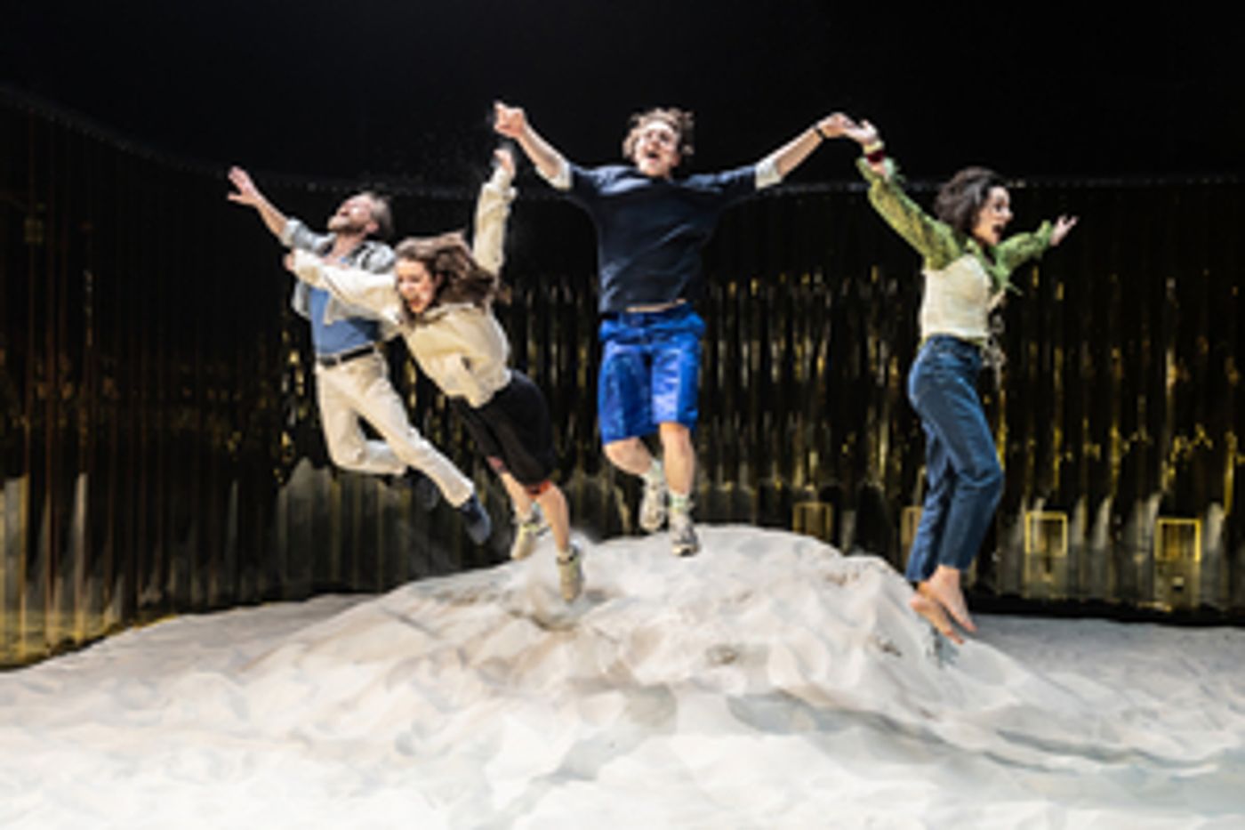 Review: LIPS SEALED at Teatr Wspolczesny Wroclaw Review: LIPS SEALED at Teatr Wspolczesny Wroclaw Image