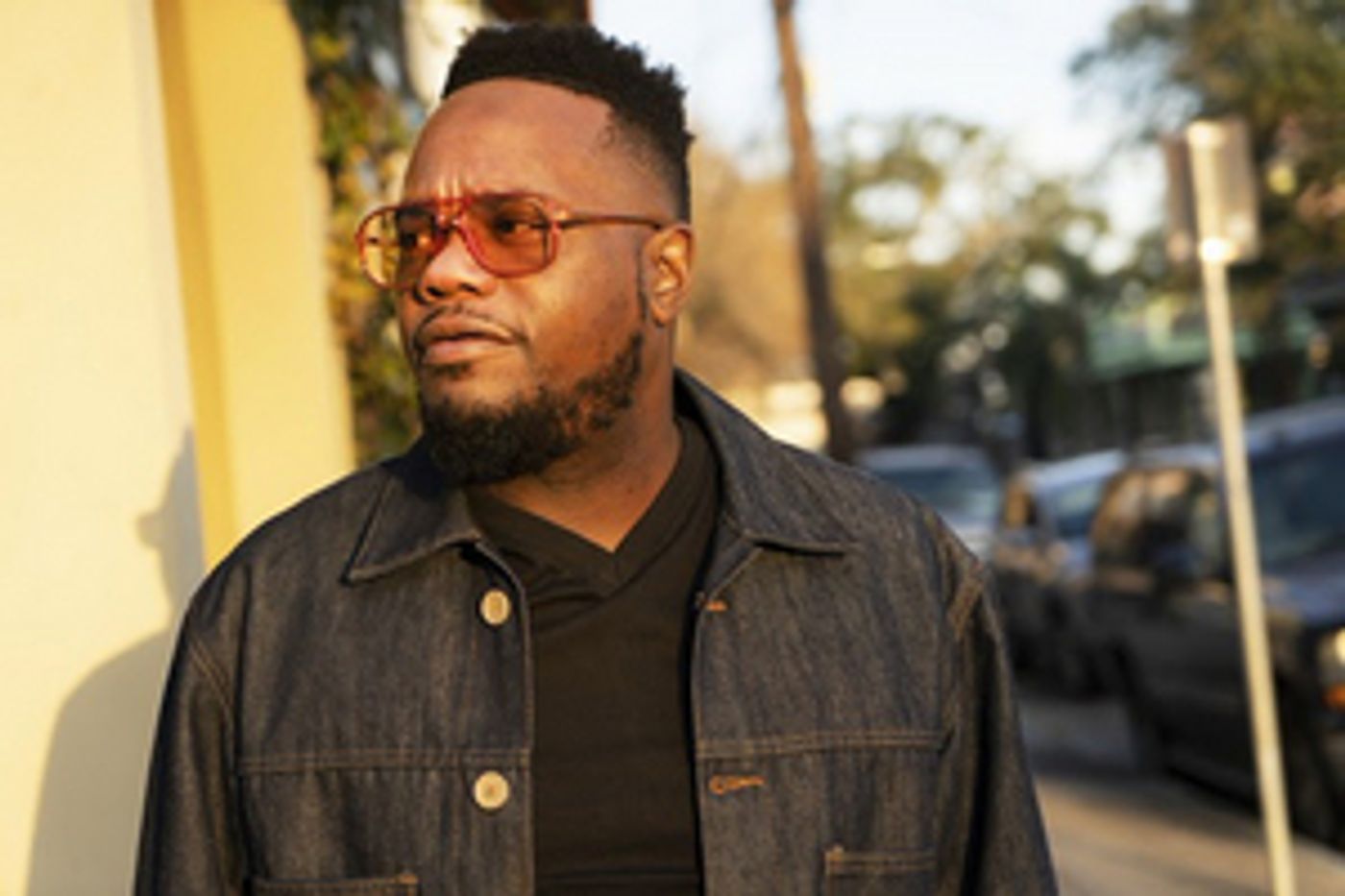 Derrick Freeman & Smokers World Releases 'HoTel' Single from 'WhiteSplain'  Image