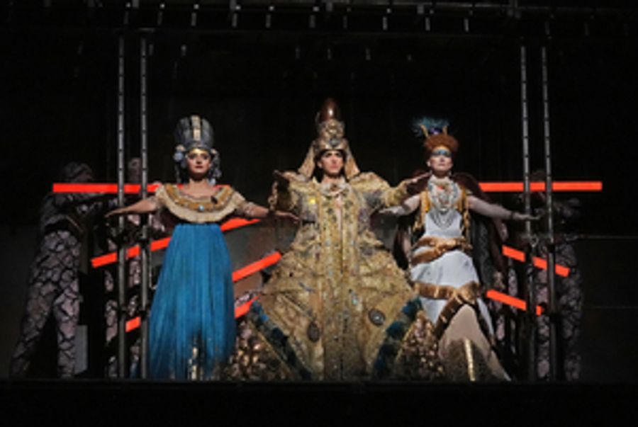 Review: AKHNATEN at the Met Opera  Image