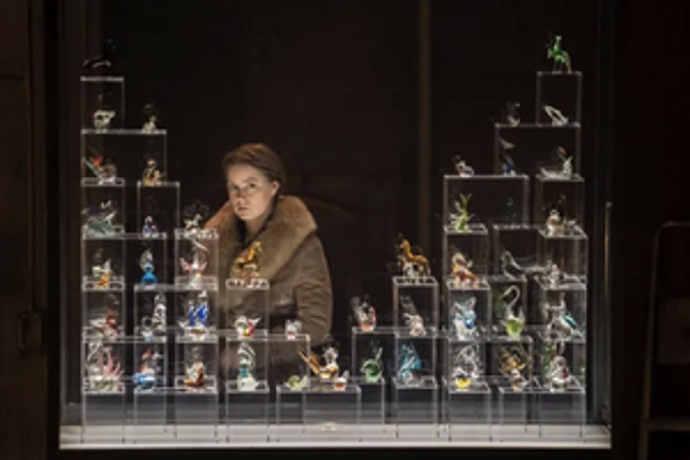Review Roundup: THE GLASS MENAGERIE, Starring Amy Adams  Image