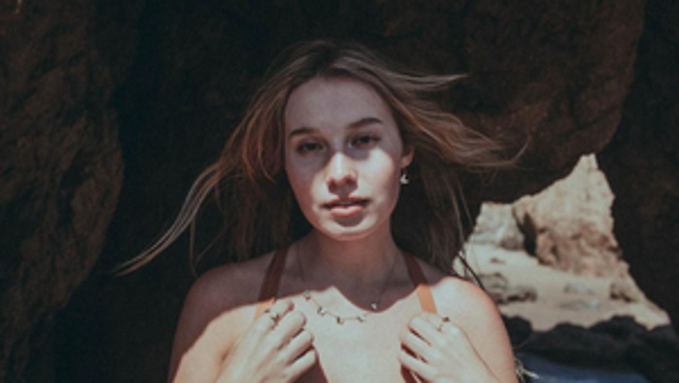 Sydney Rose Announces Debut EP 'You Never Met Me'  Image