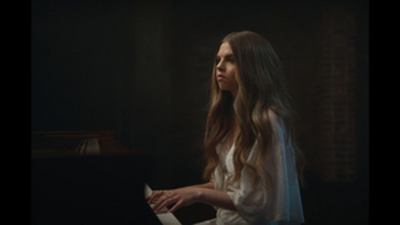 VIDEO: Callista Clark Debuts 'Gave It Back Broken' Music Video VIDEO: Callista Clark Debuts 'Gave It Back Broken' Music Video Image