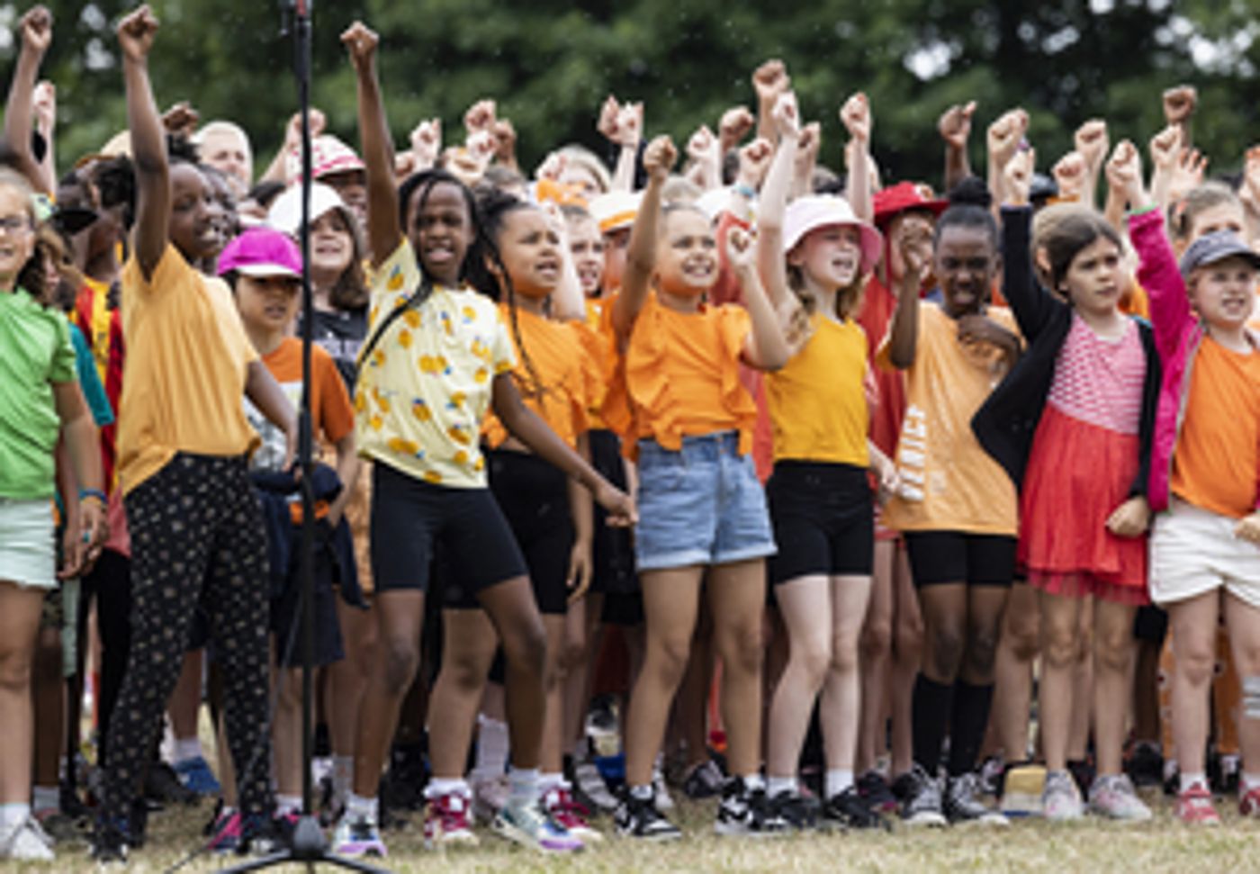 Hundreds of Children Protest Climate Emergency in Dance and Music Performance  Image