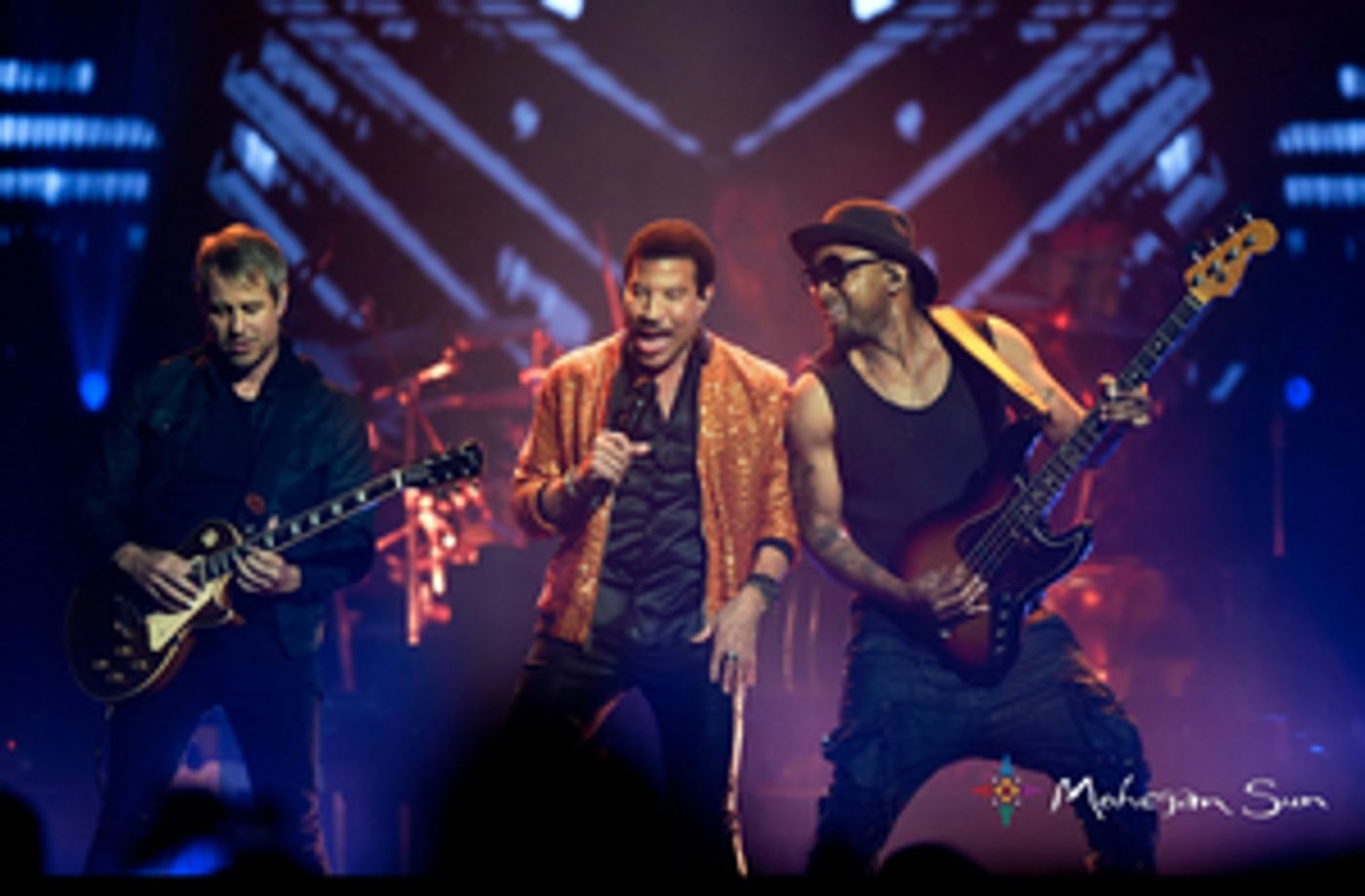 Review: Lionel Richie Rocks the Stage at Mohegan Sun Review: Lionel Richie Rocks the Stage at Mohegan Sun Image