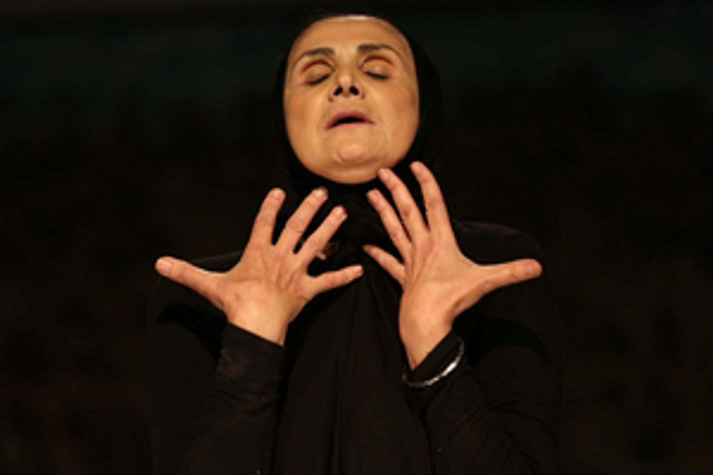 Review: The Festival d'Avignon Presents JOGGING By Hanane Hajj Ali  Image