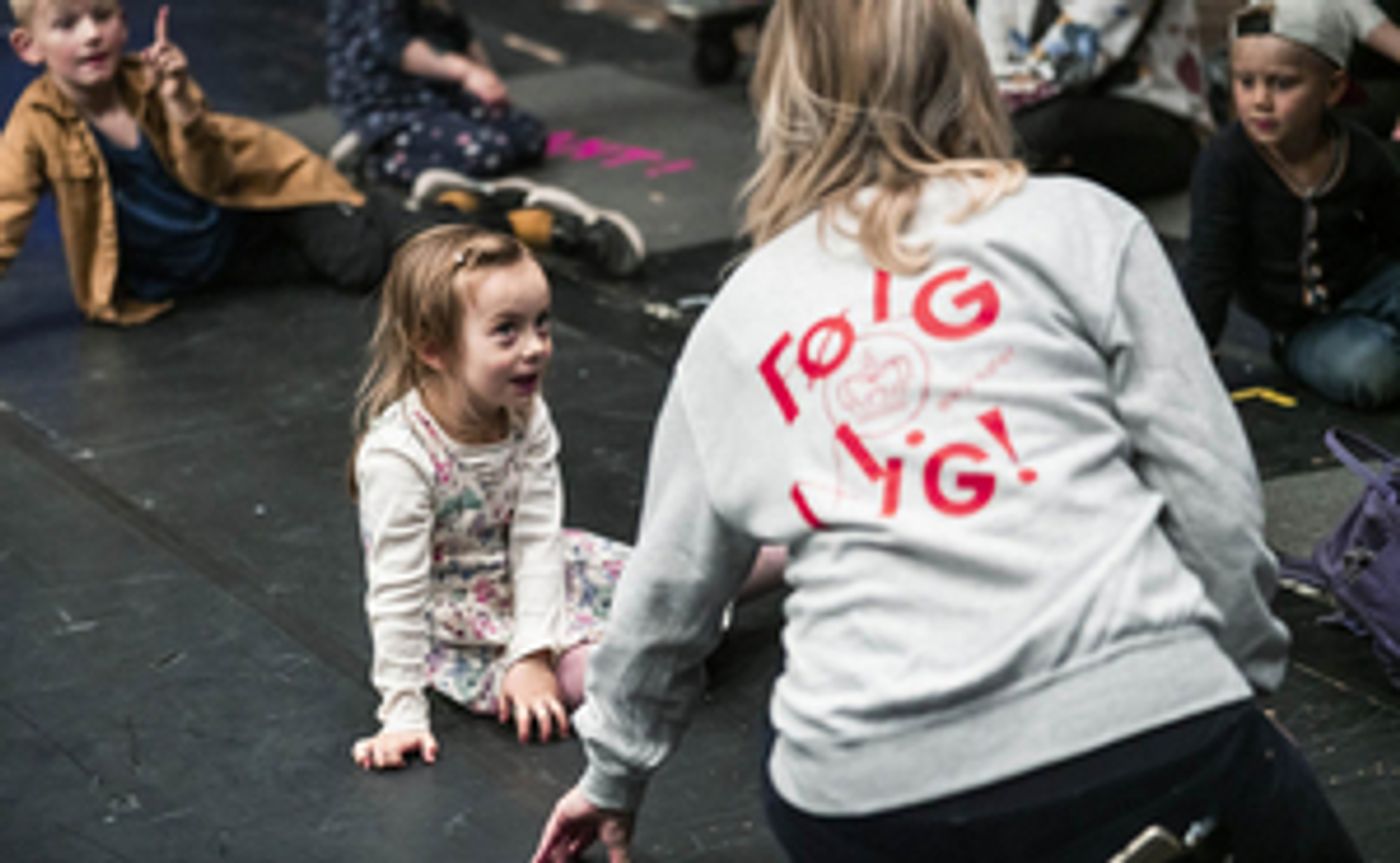 FAMILIERUNDVISNINGER Comes to Det KGL. Teater  Image