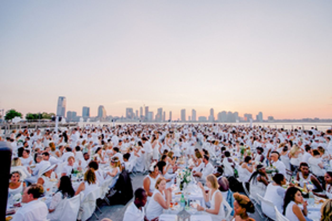LE DÎNER EN BLANC Culinary Event Celebrates 10th Anniversary in the US and Returns to NYC  Image