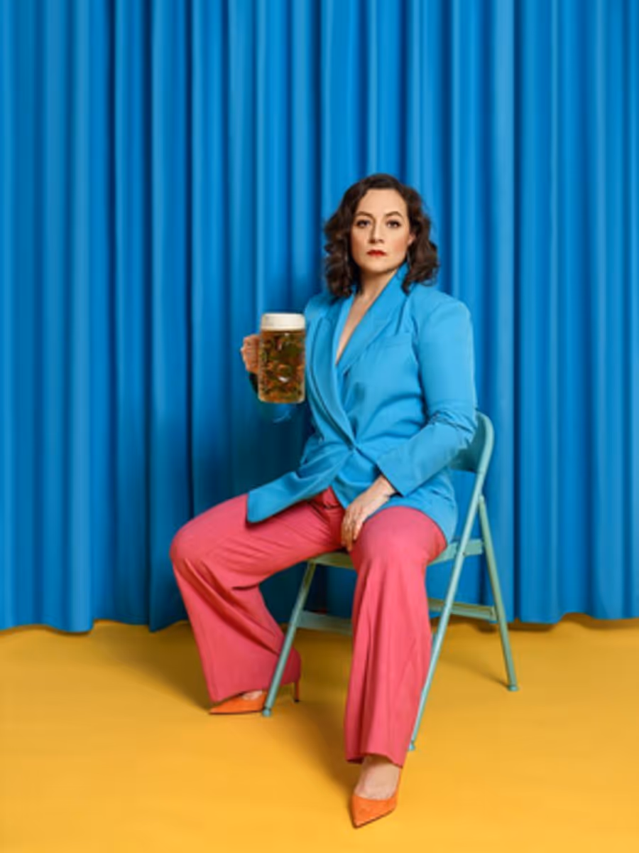 Edinburgh 2022: Review: JESSICA FOSTEKEW: WENCH, Monkey Barrel  Image