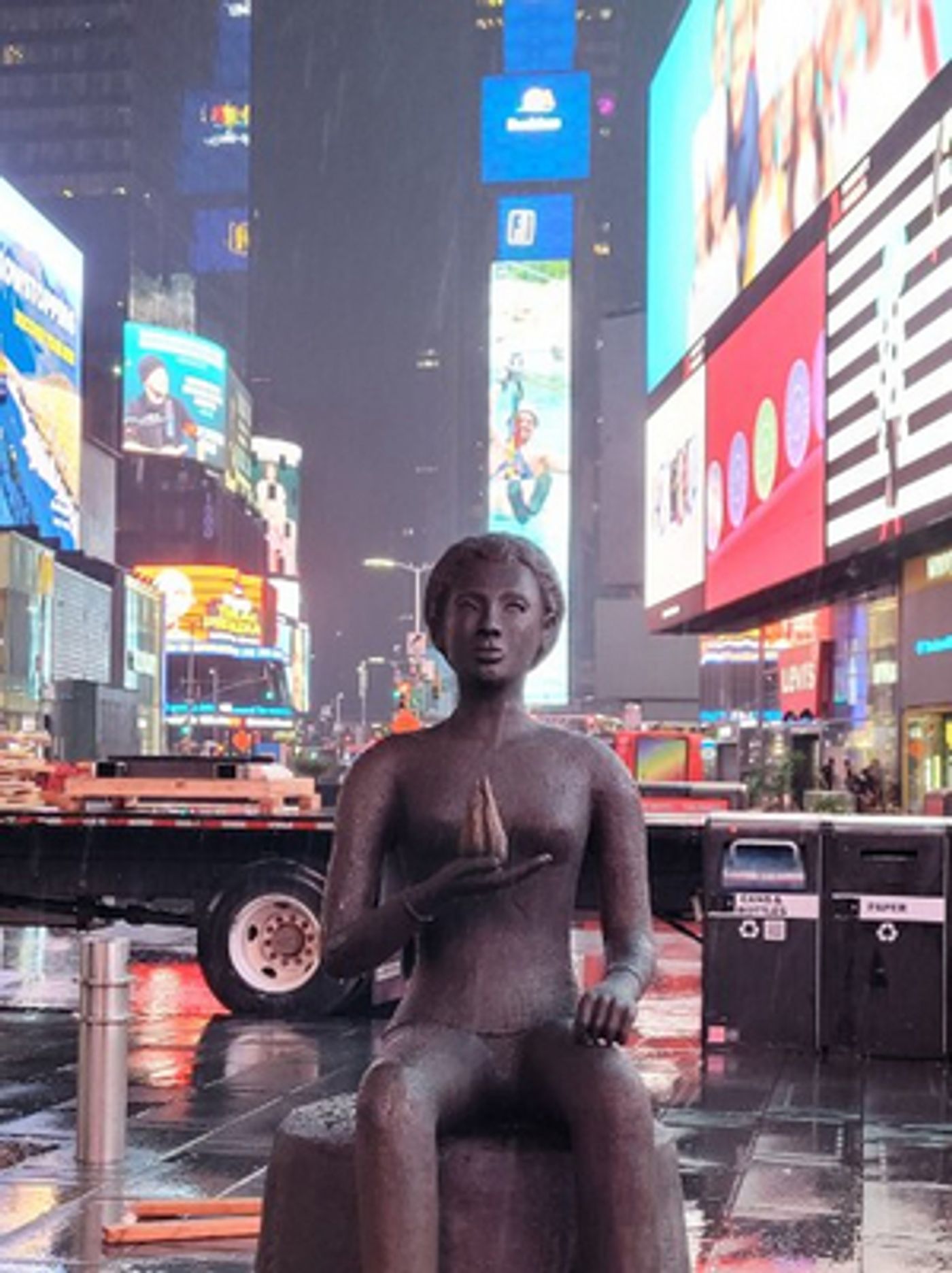 Lorraine Hansberry Statue 'To Sit A While' to Return to New York at Astor Place During A RAISIN IN THE SUN Performances  Image