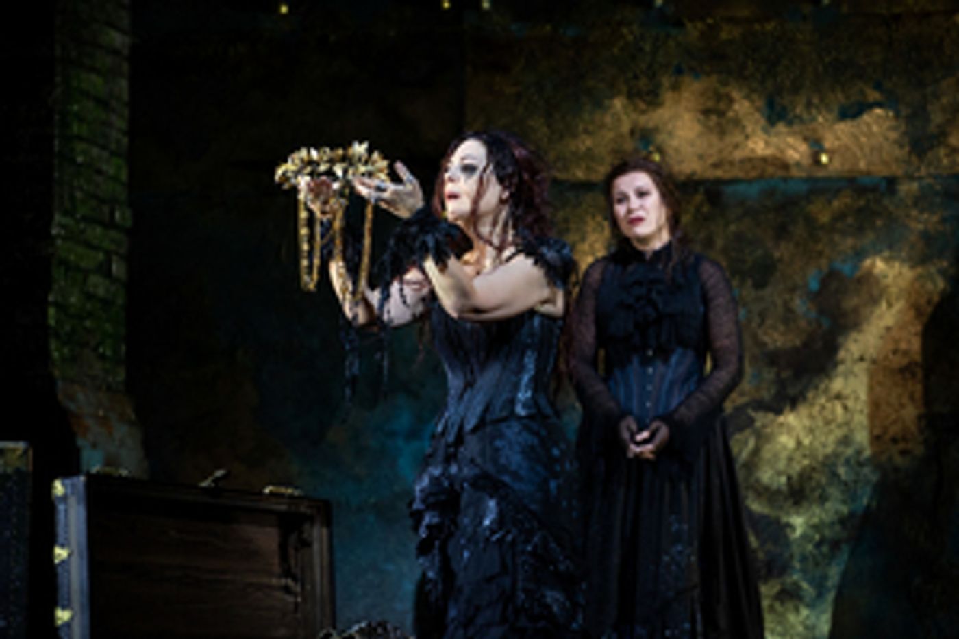 Review: Cherubini's MEDEA with a Shattering Radvanovsky Opens Met Season, Proving 'Hell Hath No Fury like a Woman Scorned'  Image