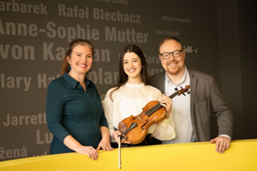 Deutsche Grammophon Signs Menuhin Competition-Winner María Dueñas Image