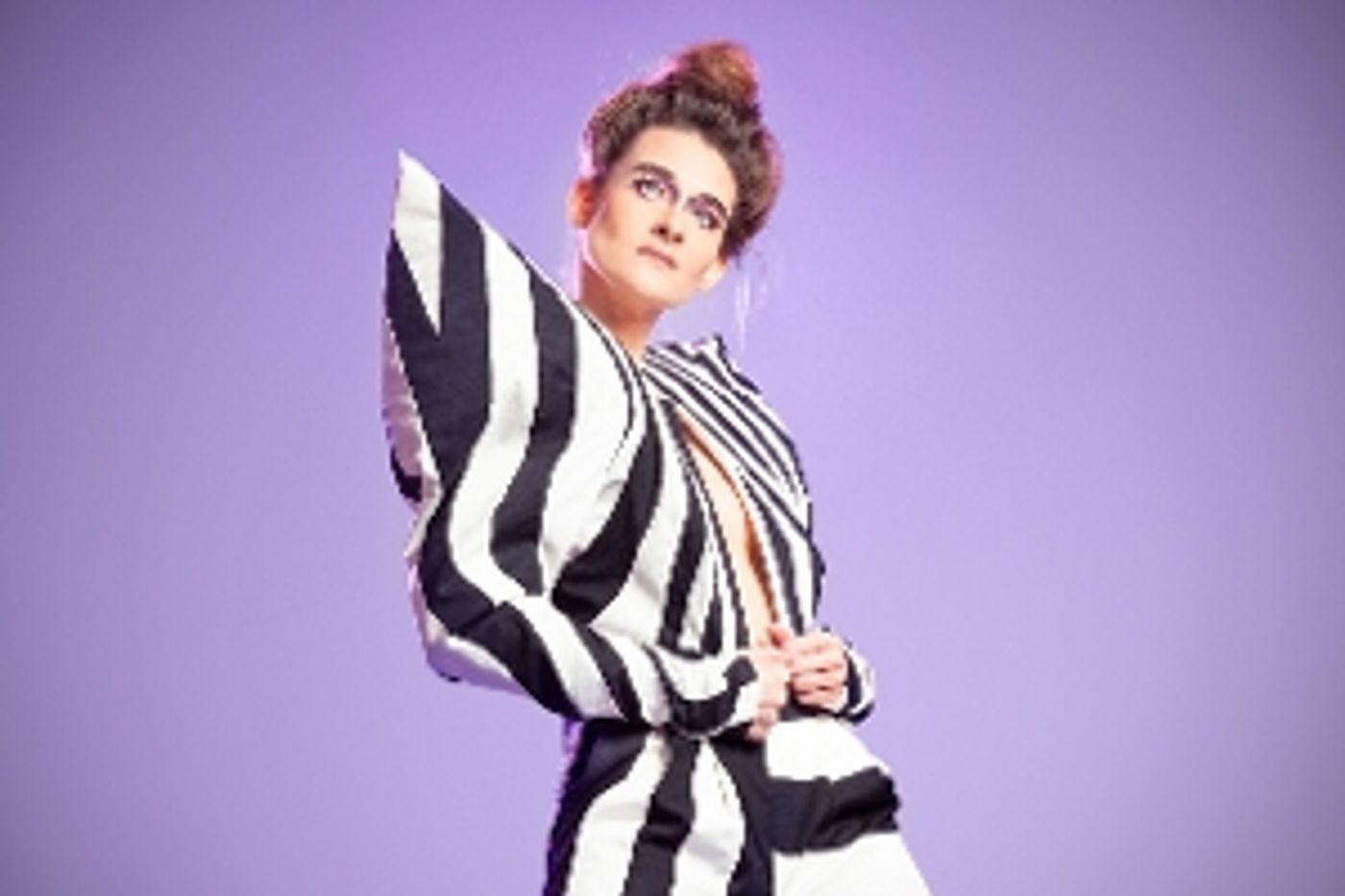 Feature: NEERLANDS HOOP-WINNARES KIRSTEN VAN TEIJN TE ZIEN IN NIEUWE EIGENTIJDSE MUSICAL VER VAN JE BED SHOW! Feature: NEERLANDS HOOP-WINNARES KIRSTEN VAN TEIJN TE ZIEN IN NIEUWE EIGENTIJDSE MUSICAL VER VAN JE BED SHOW! Image