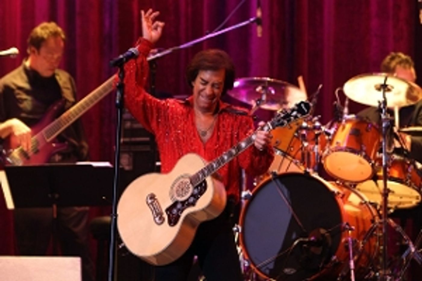 Feature: Neil Diamond The Tribute Starring Rob Garrett Begins Residency at Alexis Park Resort  Image