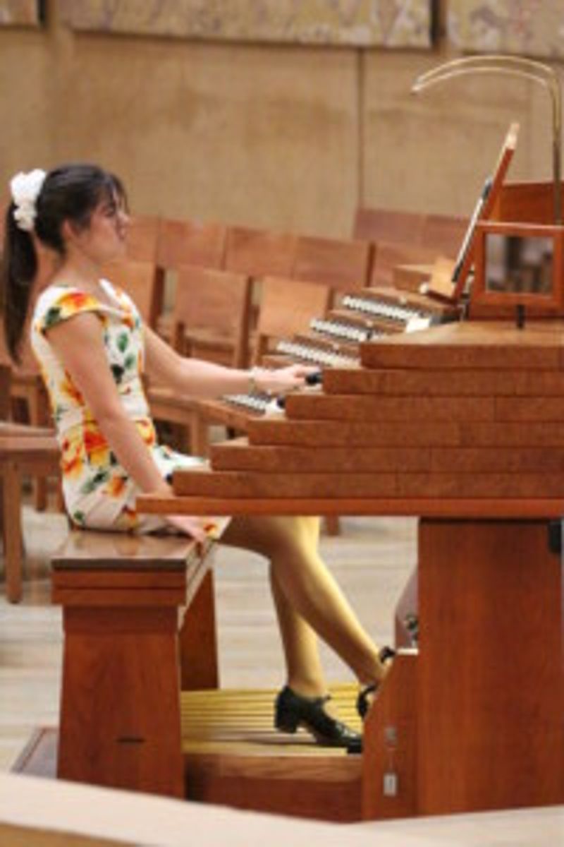 Feature: MALLORY HANEY LOO OPENS THE PAUL S. HESSELINK CONCERT SERIES FRIDAY, SEPT. 18 Image