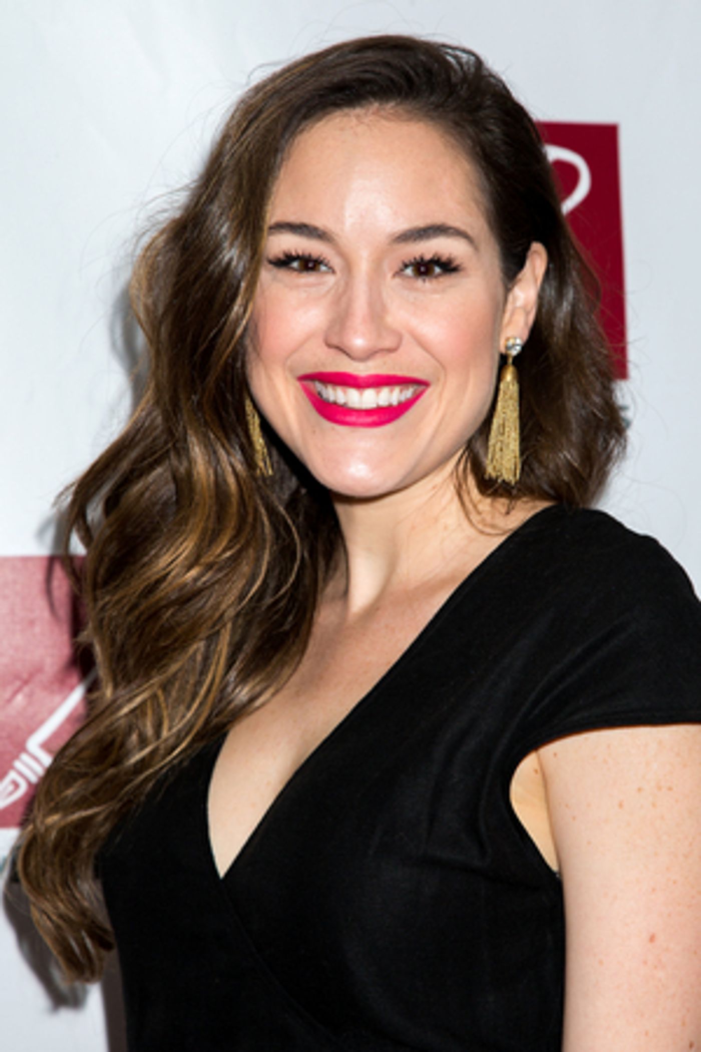 WAITRESS Star, Alison Luff, To Perform Original Music In Times Square For Broadway Buskers WAITRESS Star, Alison Luff, To Perform Original Music In Times Square For Broadway Buskers Image