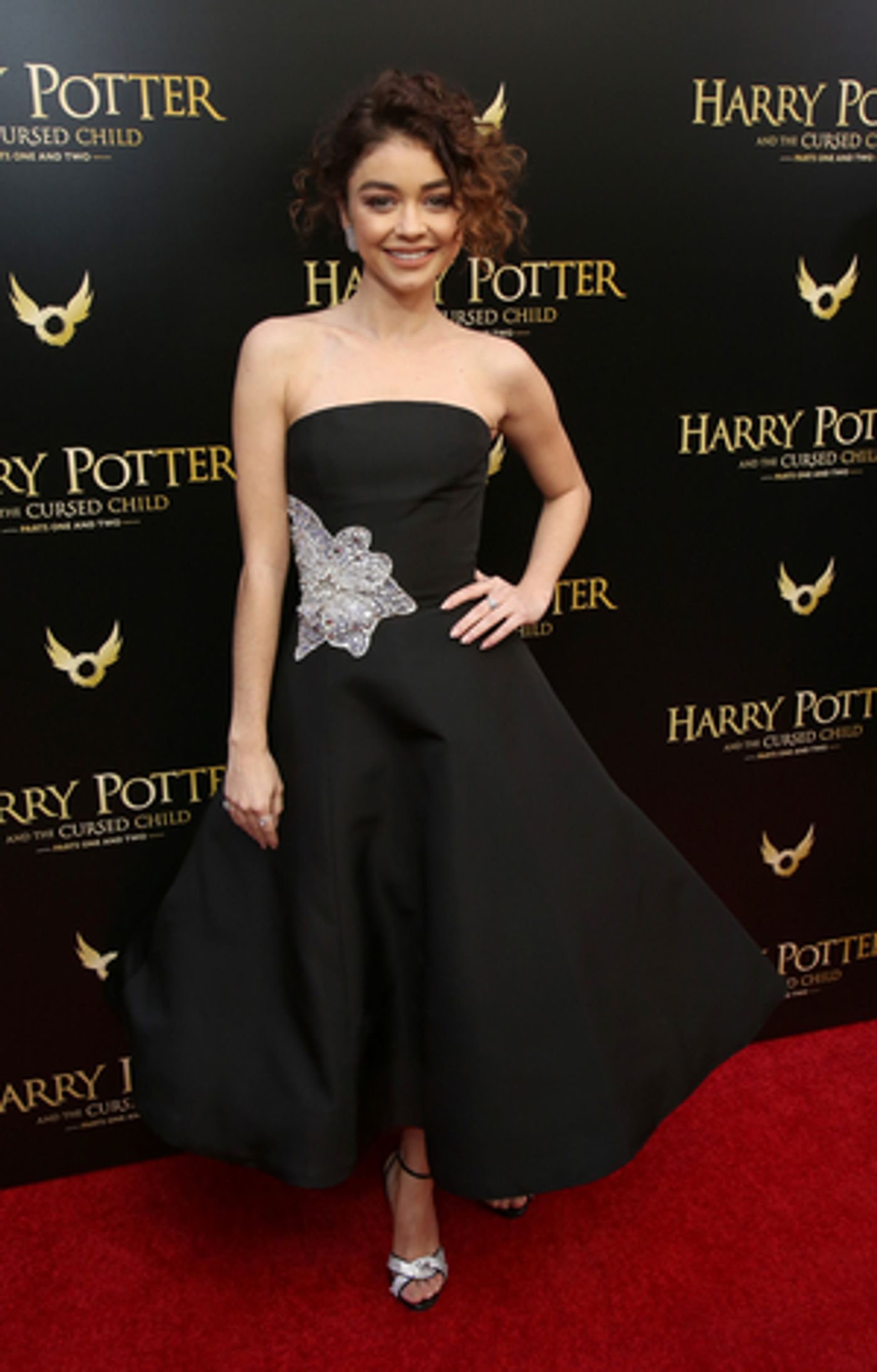 Sarah Hyland & Emily V. Gordon Will Collaborate at ABC  Image