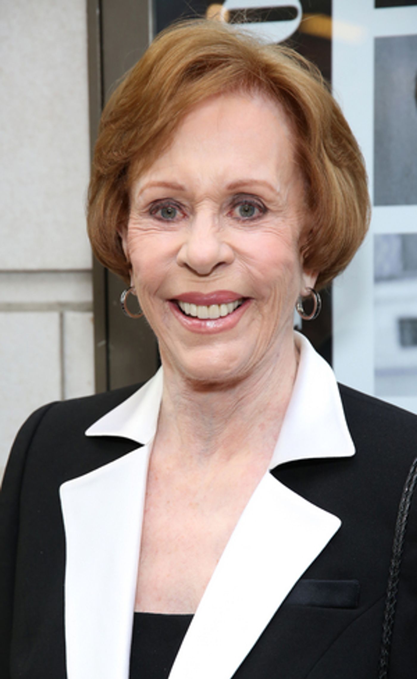 Carol Burnett, Fred Armisen Join Cast of Netflix's SORTA LIKE A ROCK STAR  Image