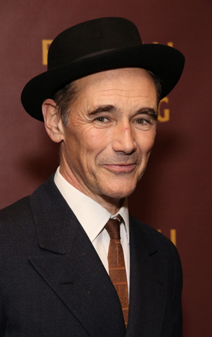 Mark Rylance, Johnny Flynn & More Will Star in Graham Moore's THE OUTFIT Image